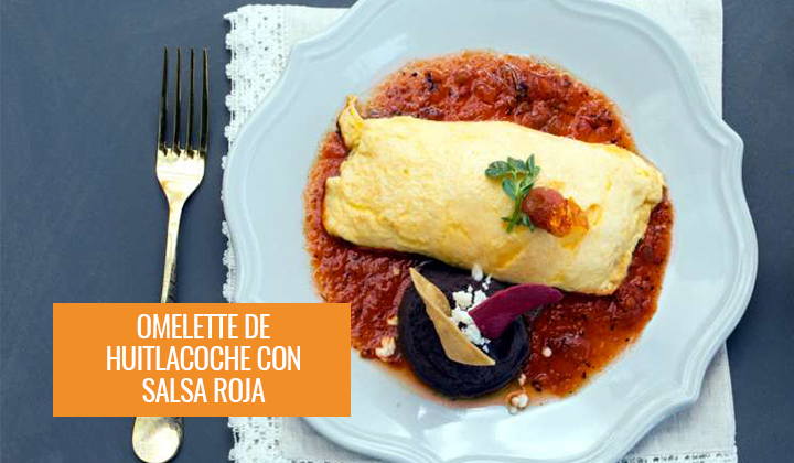 Omelette de Huitlacoche con Salsa Roja